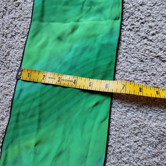 Green scarf - Picture 4 of 4